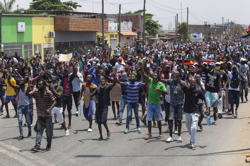 Angola: Fitch aponta razões para protestos e antevê rebeliões nos próximos meses