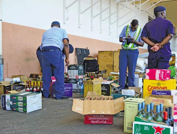 Autoridades denunciam proliferação de bebidas contrafeitas no mercado moçambicano