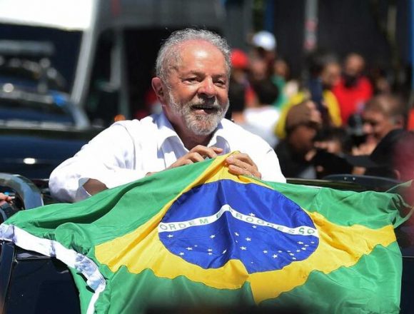 Lula da Silva internado em cuidados intensivos, operado às pressas e já passa bem