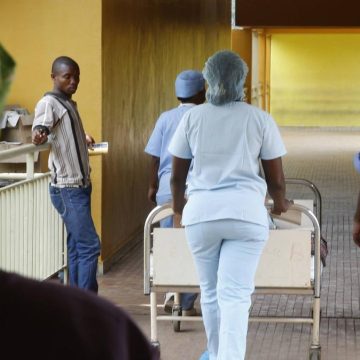 Greve paralisa actividades em alguns hospitais do país