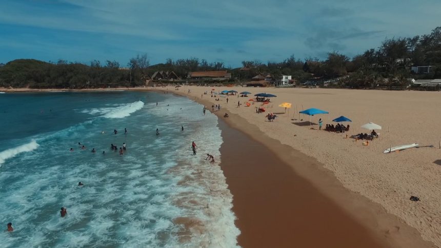 Turistas lotam praias de Inhambane para passagem do ano