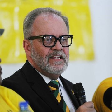 Ex-veterano do ANC, Carl Niehaus anuncia nova formação política na África do Sul