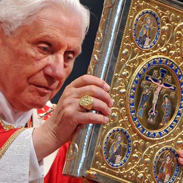 Em testamento, Bento XVI pede perdão aos que “possa ter prejudicado”