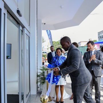24 de Julho: Balcão do Standard Bank reabre com maior espaço digital self-service