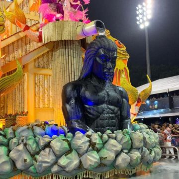 Escola de samba vence Carnaval no brasil retratando história do moçambicano nomeado samurai no Japão