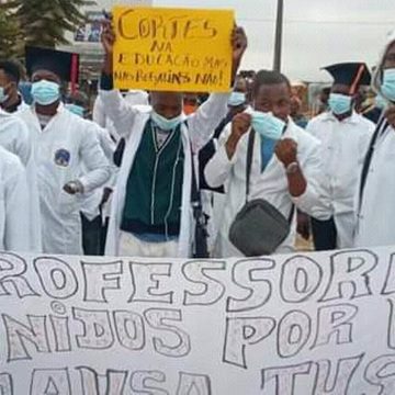 Professores voltam a suspender greve e esperam pelo diálogo com governo angolano