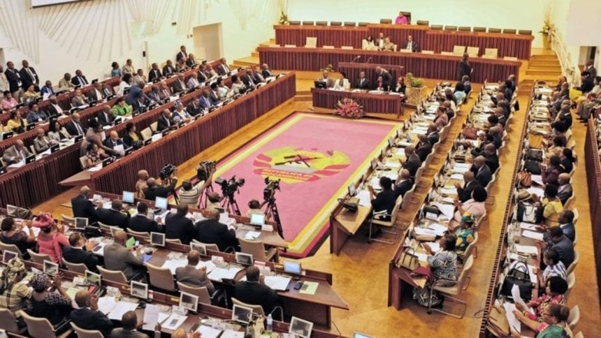Parlamento aprova proposta de alteração da Lei da TSU que reduz remunerações dos dirigentes