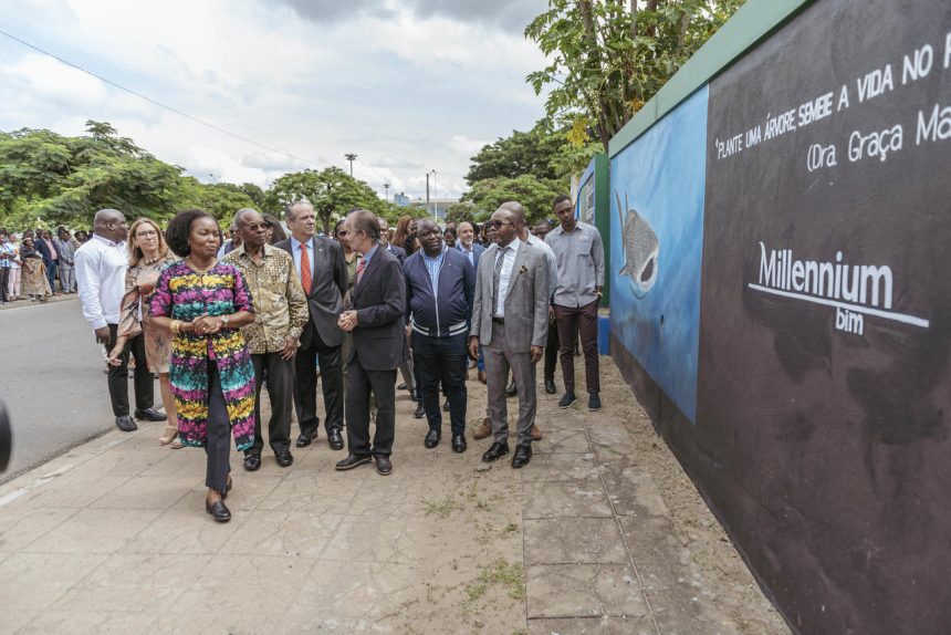 Millennium bim e parceiros na inauguração do “Muro da Biodiversidade”