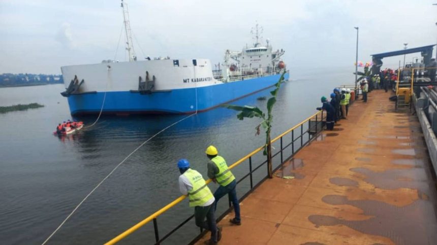 Quénia vai construir mais três navios para transportar combustível para o Uganda