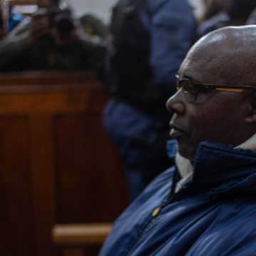 Suspeito pelo genocídio no Ruanda fica em prisão preventiva na África do Sul