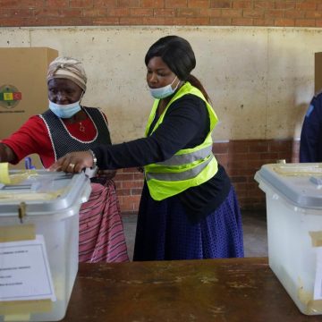 Tribunal do Zimbabué indefere petição de adiamento das eleições gerais de Agosto