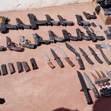 Manica: Detido dois cidadãos estrangeiros na posse de 70 armas de fogo de diferentes tipos