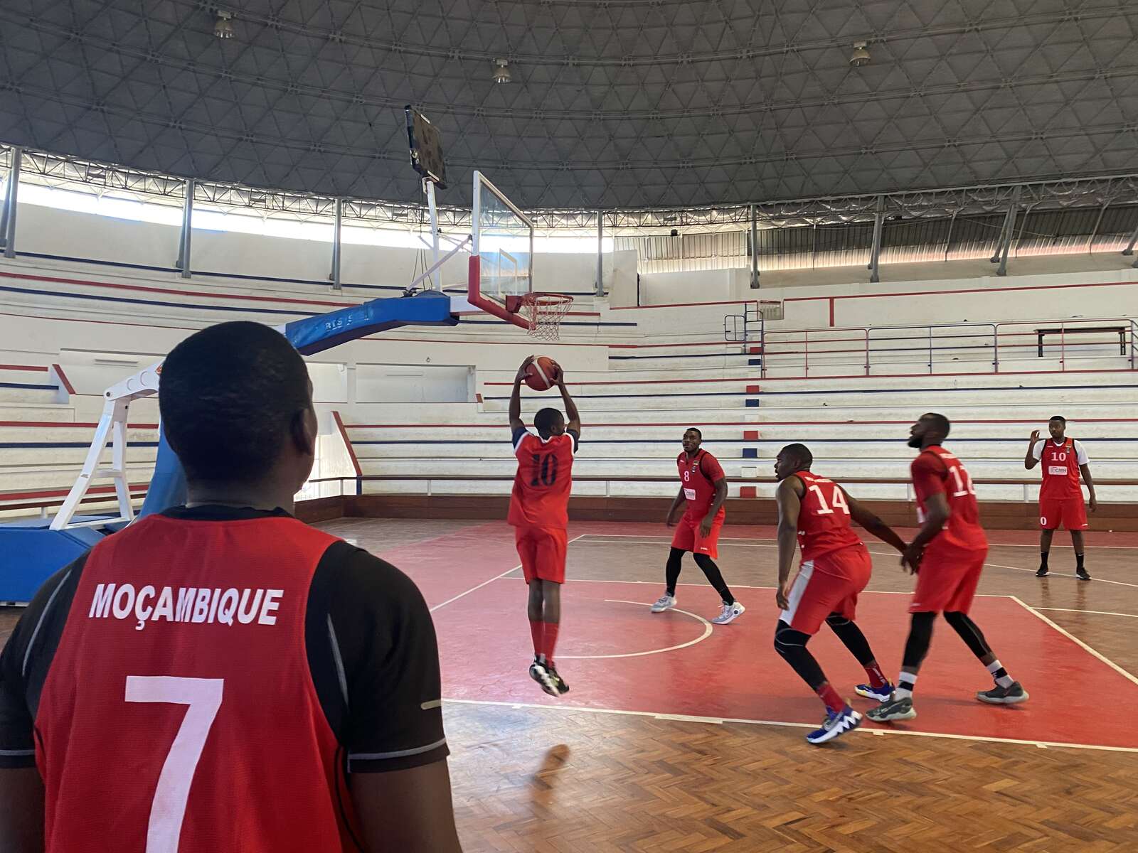 Selecção nacional de basquetebol sénior masculina derrota Camarões