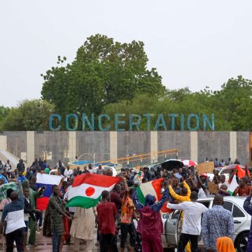 Golpe de Estado no Níger: França suspende todo o apoio ao desenvolvimento e ajuda monetária