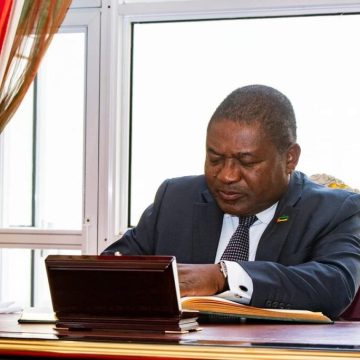 Nyusi considera golpes de Estado um desafio para África