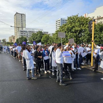 “Tiago, fora!”: Médicos moçambicanos exigem a demissão do Ministro da Saúde