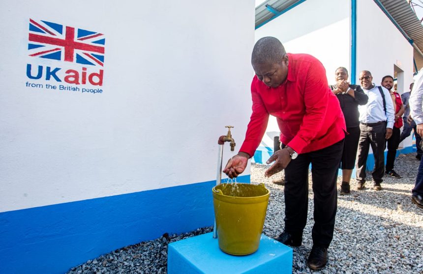 Filipe Nyusi inaugura abastecimento de água em Dombe