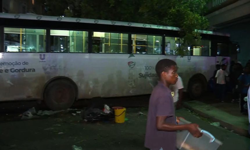 Maputo: autocarro de passageiros perde travões e faz dois mortos e dez feridos