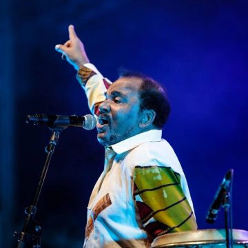 Cantor angolano Bonga recebeu “Grande Prémio da Música do Mundo” em Paris