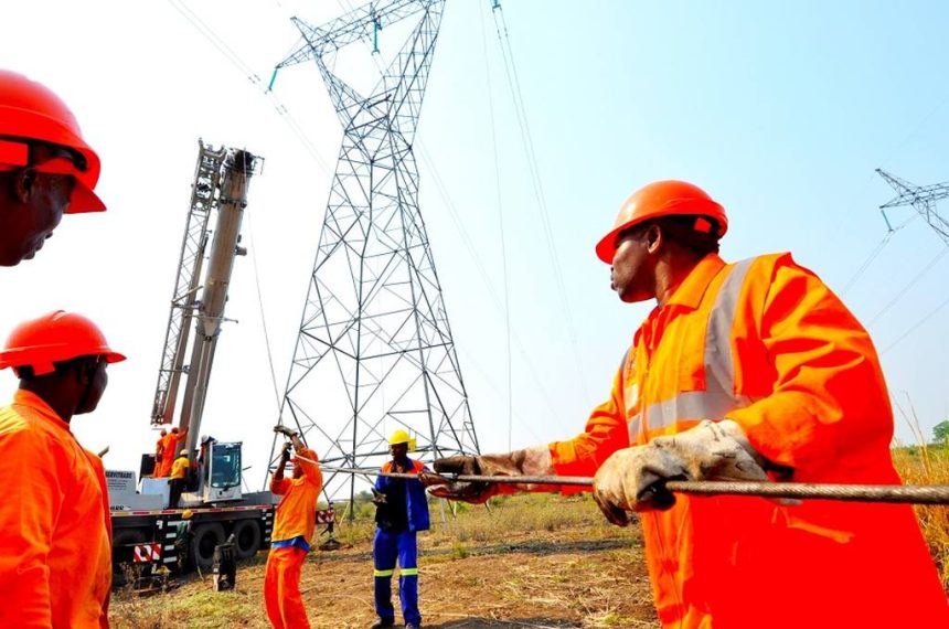 População bloqueia EN1 por ‘falsas promessas’ de beneficiar de energia eléctrica da rede nacional