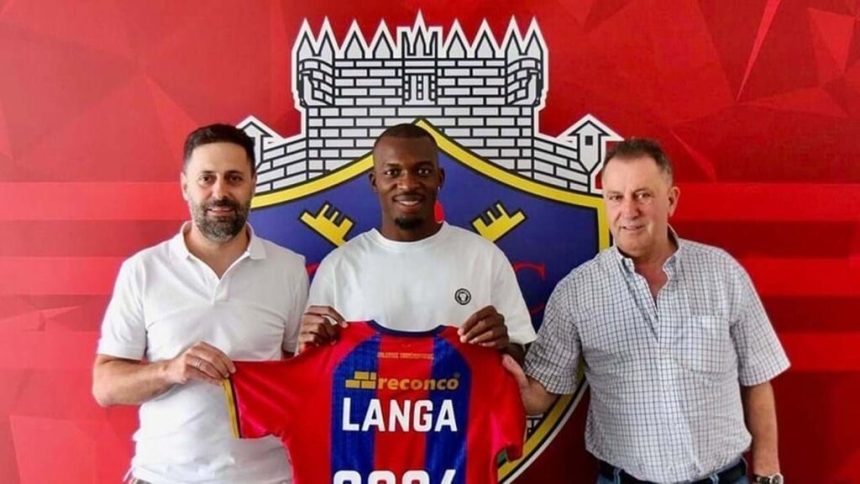 Internacional moçambicano Bruno Langa assina pelo Almería da Espanha até 2028