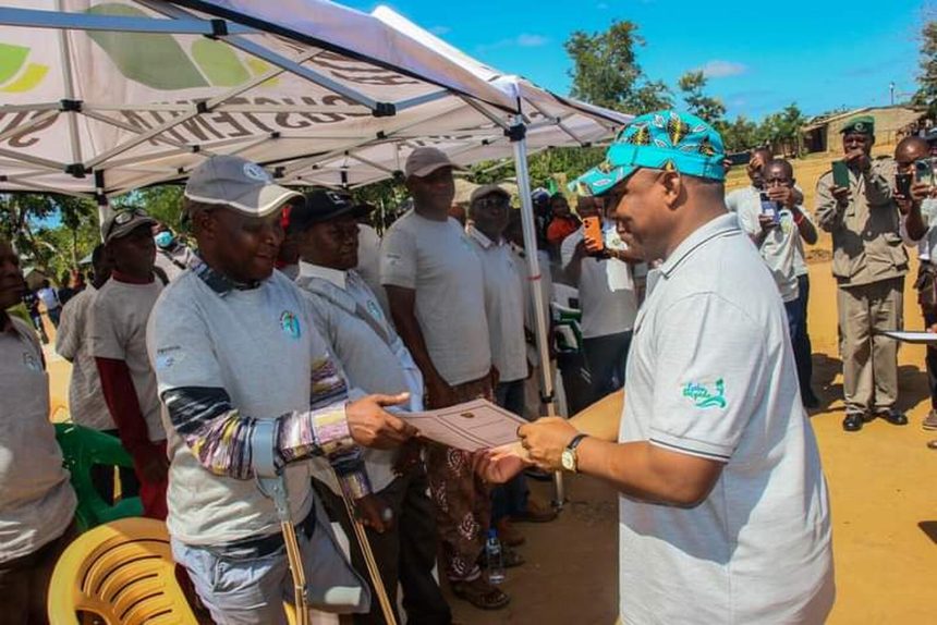 Deficientes de guerra recebem títulos de terra para produção em Cabo Delgado