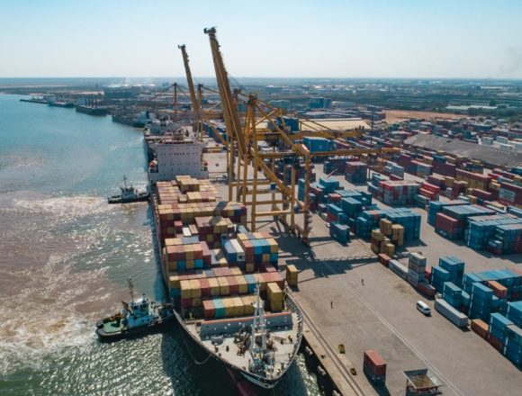 Porto da Beira atingiu recorde histórico de 442 mil TEU de manuseamento de carga