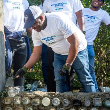 Pernod Ricard junta-se a Cooperativa Repensar para promover o fabrico do bloco de vidro