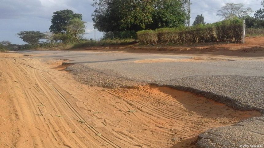 Governo procura fundos para intervenção em três rodovias de Inhambane