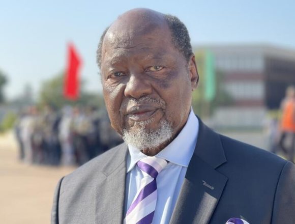 Joaquim Chissano Joaquim Chissano integra missão da SADC para mediar a crise no Madagáscar