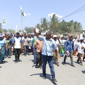 Moçambique deve deixar de importar alimentos nos próximos anos – Lutero Simango