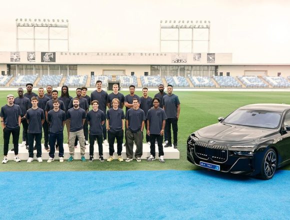 Real Madrid: Jogadores presenteados com BMW luxuosos