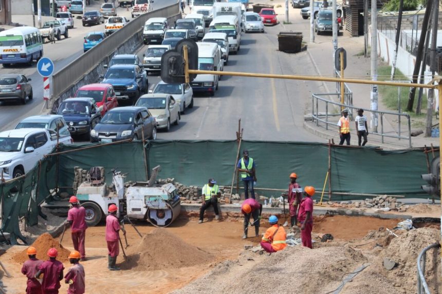 Cidade de Maputo: Projecto de Reabilitação da rede de esgoto leva ao condicionado de trânsito em três avenidas