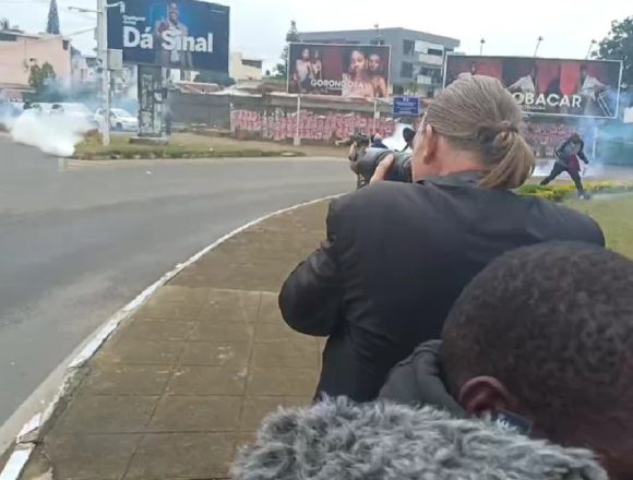 Protestos : “Não é verdade que houve disparos contra jornalistas”, na visão do Governo