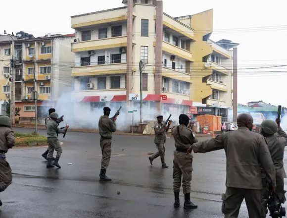 Angola exige do MPLA posicionamento contra a Frelimo