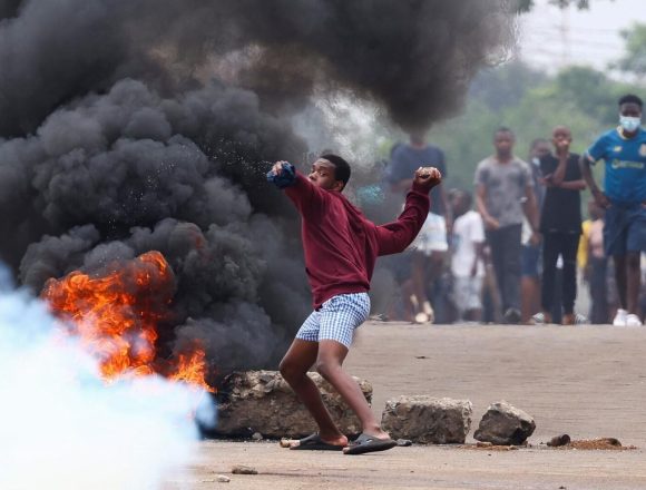 FADM destacam contingente para remover barricadas na via pública