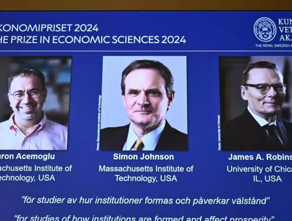 Economistas ganham Prémio Nobel por identificarem razões de desigualdade entre Estados