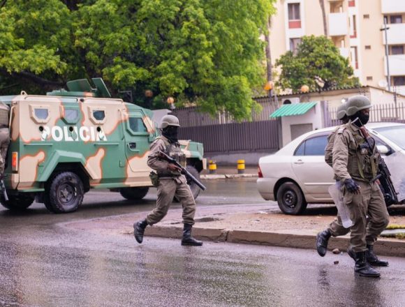 Polícia dispersa marcha de religiosos com gás lacrimogénio