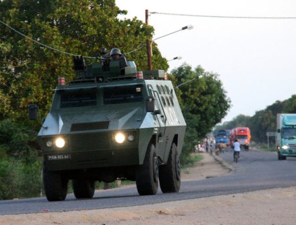 Especialista português antevê um golpe de estado militar em Moçambique