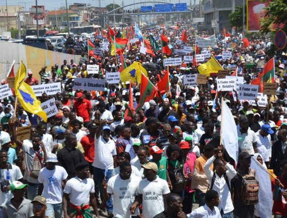 Angolanos protestam nas ruas contra a actual liderança política