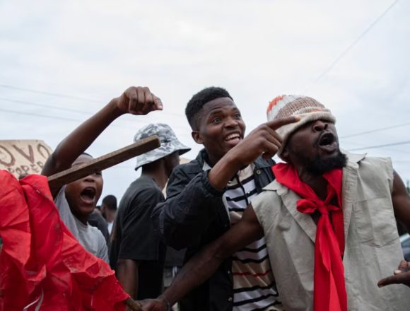 Desconhecidos saqueiam centros comerciais em meio a protestos