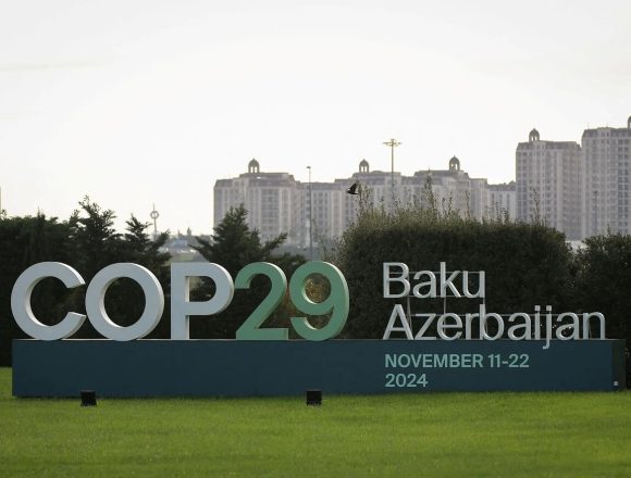 COP29 encerra com acordo de 300 mil milhões de dólares para financiamento climático