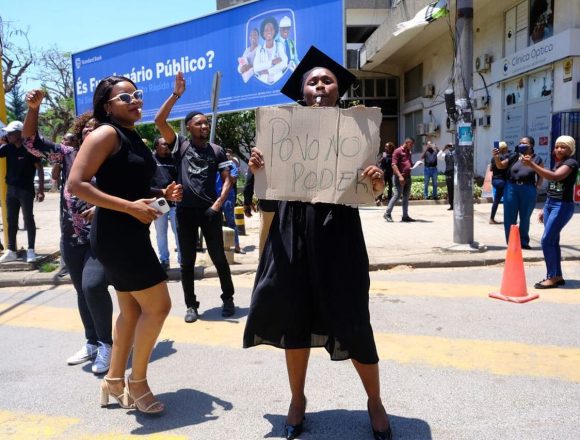 Manifestantes ocupam principais avenidas no segundo dia de “buzinadas”