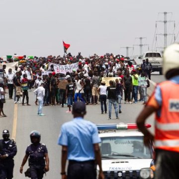 Polícia angolana detém activistas que apoiavam protestos dos moçambicanos em Luanda