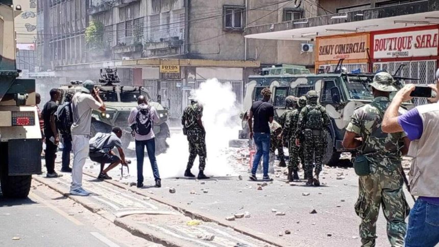 EUA condenam a escalada da violência em Moçambique e atropelamento de uma manifestante