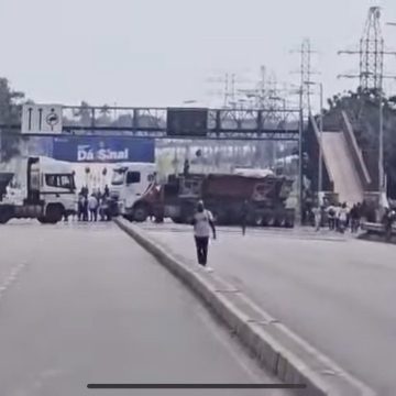 Divulgação dos resultados eleitorais: Manifestantes bloqueiam EN4