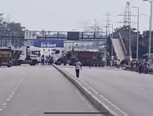 Divulgação dos resultados eleitorais: Manifestantes bloqueiam EN4