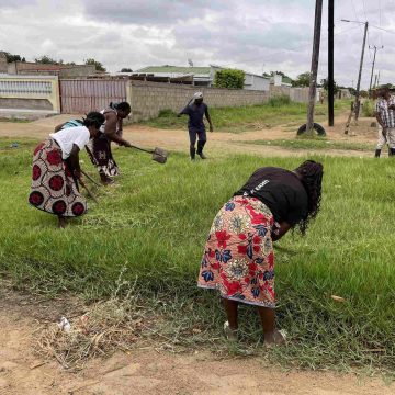 Matola: Populares avançam com jornadas de limpeza nas vias face à época chuvosa que se avizinha