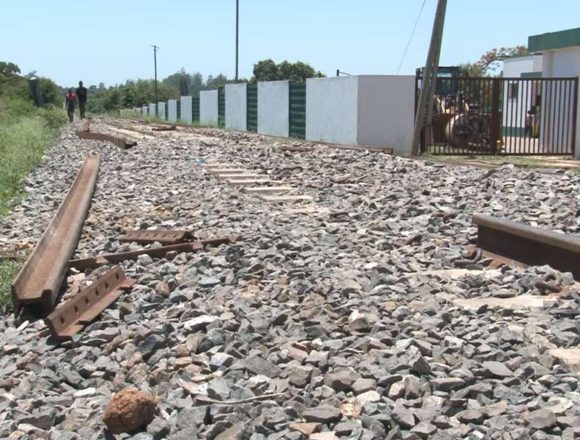 Trabalhadores cortam ligação ferroviária entre Moçambique e Zimbabué, exigindo melhores condições de trabalho