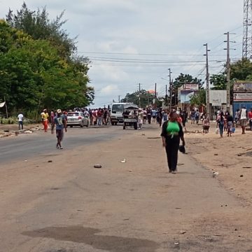 Maputo: Munícipes da Matola-Rio e Boane fazem limpeza nas estradas